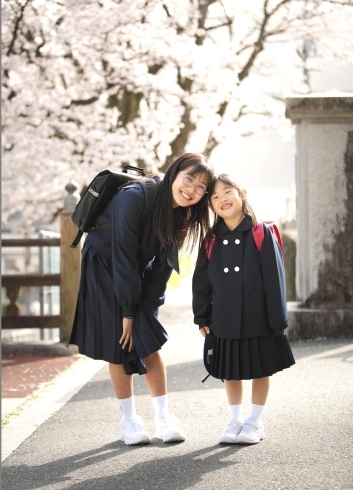お姉ちゃんの中学校入学と妹さんの小学校入学記念。「入園・入学記念写真のご予約お待ちしています♪　」