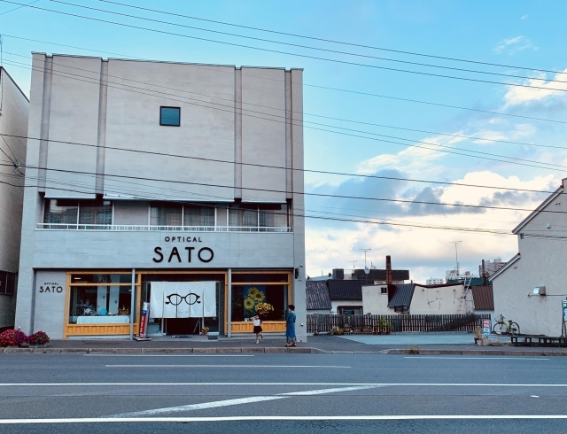 お店の右側にありますので。どうぞ♪「駐車場、あります❗️」