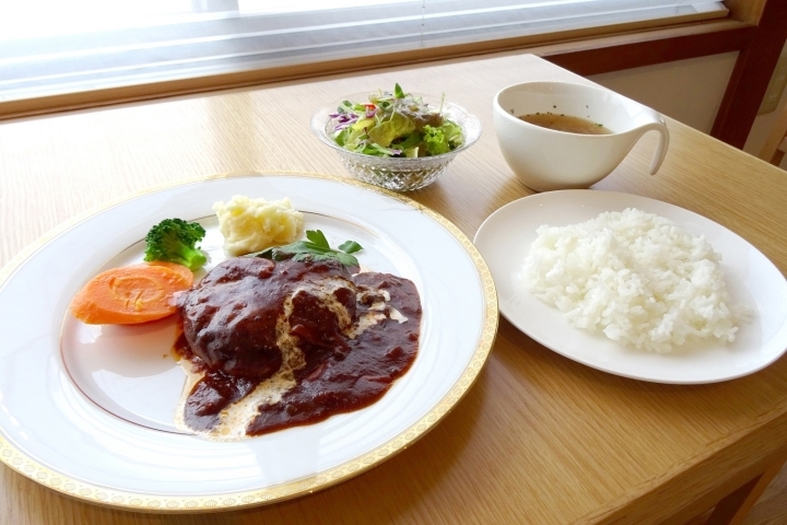 長野市柳原の カフェ かわせみ さんで 濃厚なデミグラスソースの 煮込みハンバーグ をいただきました 長野市のオススメ ランチ特集 まいぷれ 長野市 長野市柳原の カフェ かわせみ さんで 濃厚なデミグラスソースの 煮込みハンバーグ をいただきました 長野市のオススメ ランチ特集 まいぷれ 長野市