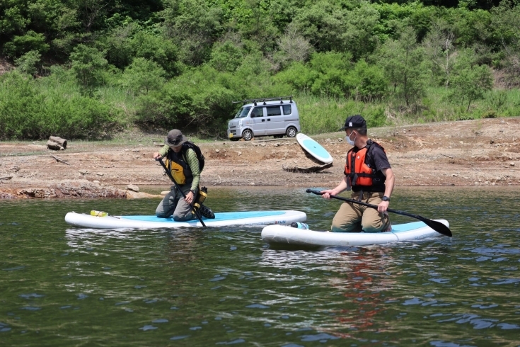 水上でもレクチャーは続きます「白川湖で行われている《カヤック＆SUP体験》に行ってきました❕ （いいでカヌークラブ）」