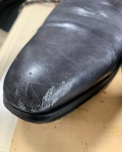 靴のつま先の傷「革製品の補修研究所　靴やバッグの修理」