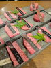「黒毛和牛タン塩をシンプルに味わう贅沢な一皿」