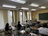 今日の教室は、窓全開で、扇風機2台！「【鶴枝公民館の室外機！】」