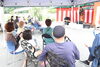 地域の老若男女も聞きに来てくださいました。「ファミリア愛の敬老会を開催しました。」
