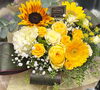 黄色の花束、癒やしの贈りもの「夏のひまわりブーケ＆アレンジメントで元気を届けませんか【おしゃれな雑貨のある福島市のお花屋さんまめ猫の家　かわいい看板猫がお出迎え♪】」