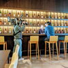 取材風景　バーカウンター「ＴＵＹ今週の「どよまん！」最大の見どころは【月のホテル】のパフェ！」