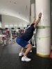 胸を張った状態でしゃがんでいきます。「猫背解消トレーニング【京都市南区・京都テルサ・ジム・プール・こども・駐車場完備】」