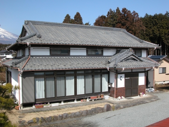 Before　日本瓦屋根　重量１㎡=50㎏「建物の地震対策には屋根を軽くすることが重要です!　瓦屋根改修工事　施工実例　御殿場・小山」