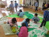 絵を描き始めた子もいましたが完成品はきれいな緑に「World　stage　in　ASO　に向けて…」
