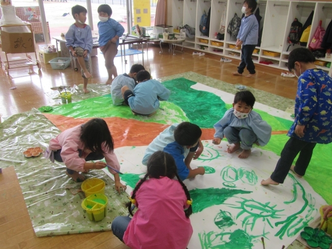 絵を描き始めた子もいましたが完成品はきれいな緑に「World　stage　in　ASO　に向けて…」