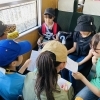 京都線でのインタビュー練習風景「恒例！京都遠足(≧∀≦)【学力アップは本学の定着から！がモットーの学習塾】」