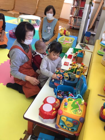 ボランティアさんと遊んでいるよ♪「☆リフレッシュママクラス同窓会☆」