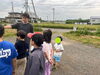 先生の説明をちゃんと聞いています！「お野菜の収穫🥒✨【札幌市北区児童デイこぱんはうすさくら札幌太平教室】」