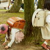 主人公の子供時代に背負ってくれています。「スクリーンデビューしちゃいます😃　🎒カザマランドセル　枚方ショールーム🎒」