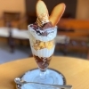 ベーカリーカフェ バウムの、和風パフェ「紅はるかとほうじ茶のパフェ」【胎内】