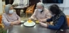 地味な作業ですがバースデーケーキ🍰作成中❣️🤗「先日、同法人『介護サークルかがやき網代橋』に神奈川県綾瀬市介護保険課4名がスケッタ―事業による視察でご来訪いただきました🤗」