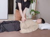 「腸セラピー」の施術の様子「【体験レポ】タイ式マッサージ、腸セラピーを体験しました！」