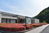 今日はいいお天気です「引揚記念館前のツツジが見頃です！」