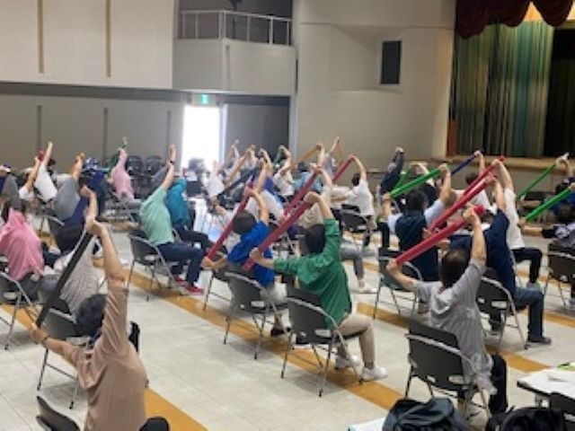 こちらは埼玉県熊谷市の皆様の健康教室の様子です。「「Kiitois 健康運動講習会 ～100歳まで元気～」の無料講習会を6月9日（日）に行います。是非、遊びに来てください。」