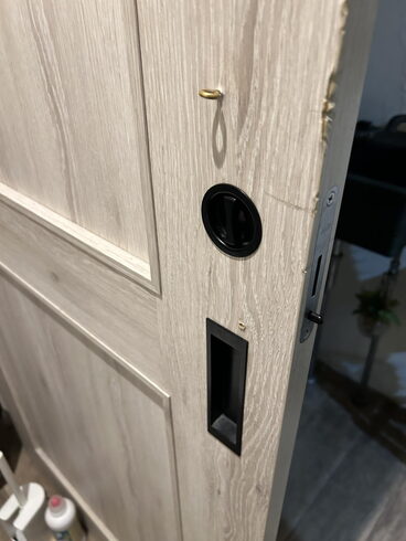 鍵が壊れ仮に施主様が引っ掛け鍵付けたけど(泣の相談「住まいの困り事!小さな困り事でもお気軽にご相談ください!株式会社NAOカンパニー!」