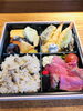 お持ち帰り用の箱御膳懐石弁当2段のお弁当「ご法事・ご慶事のご予約承り中。お料理のお持ち帰り、お届けいたします。」