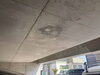 駐車場内雨染み「【駐車場の天井や壁が剥がれる原因は？補修・防水工事が必要な症状を解説】」
