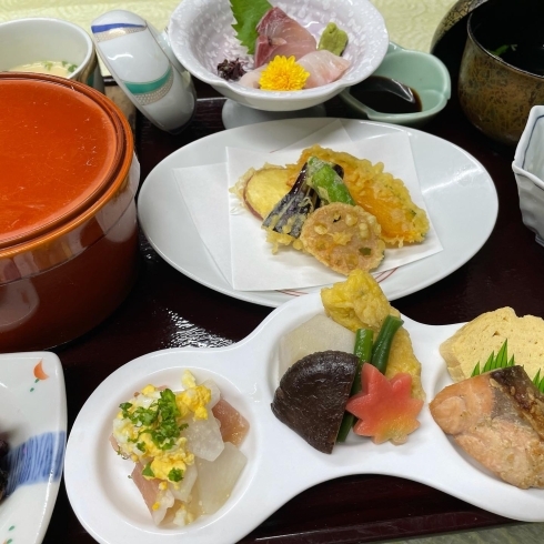 「滋賀県栗東市にある居酒屋の酔哥です！ 今日は当店おすすめの三段弁当と和定食をご紹介いたします！」