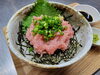 ネギトロ丼（税込999円）「新たな定番メニュー！　生サーモンいくら丼&ネギトロ丼💥」
