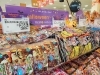 「店内がハロウィンムードに！限定お菓子コーナー展開中」