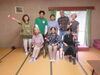 みんなで記念撮影「身近な集いの場「ふれあいサロン」を応援しています」