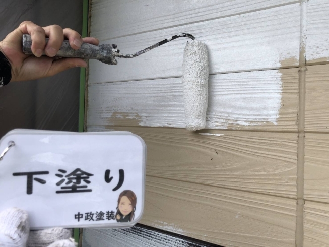 下塗り材塗布状況になります。「山川町Y様邸、外壁塗装工事。」