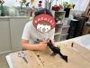 2週にわたった鳥の制作も完成間近。目を描きこんでいます「ある日のアートフリースクールで「鳥の制作」のプチブームが来ました🦜」