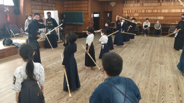 小さい組（基本）担当は、平岡先生「伊丹剣道協会主催「剣道体験教室」（9/25）」