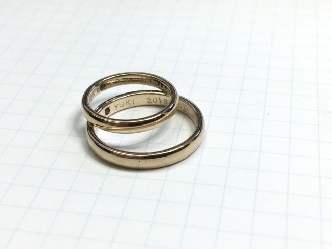「シャンパンカラーゴールドの結婚指輪　　11月11日　スタジオアルジェント今日の作業机」