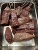 こちらはまだ生の状態です。「牛肉のたたきつくりました」