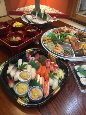 お食い初め膳、家族料理「華かぐら人気丼‼️」