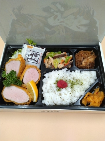 「折詰め　お弁当　♪」