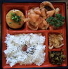 「明日の日替り弁当はとんかつ」