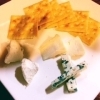 色々な国のチーズ盛り合わせ