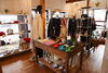 店内の様子。元々モデルハウスだったので、お店が入るタイミングでお店仕様にリフォームしました。「店舗リフォーム紹介「calme」(名張市 桔梗が丘)」
