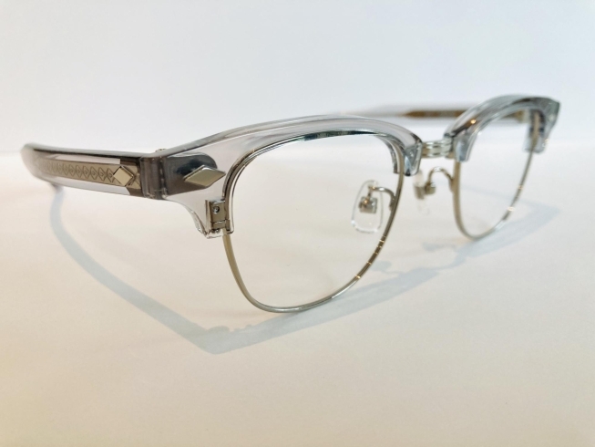 ②商品名:AGENDA col.5「メガネも韓流？眉のラインがクリアで太い個性的なメガネフレーム　～セレクタのご紹介～」