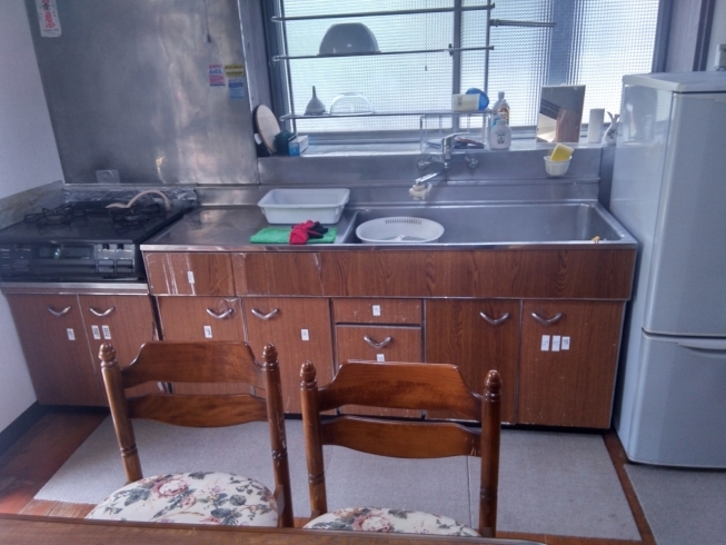 before「キッチンと食器棚が生まれ変わりました！！江戸川区の便利屋さんです。掃除・片付け・軽作業、お気軽にご相談ください！」