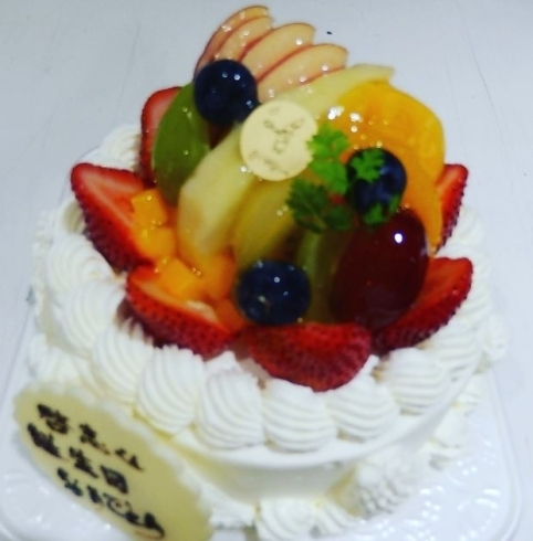 フルーツと生クリームがいっぱいのフルーツ「生チョコクリームデコレーションケーキ！！【京阪牧野駅から徒歩4分】」