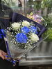 青い薔薇は色染めですが、大人気です💕「青い薔薇を使った花束💐」