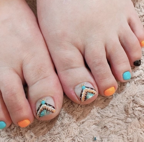 ご旅行に合わせて華やかネイル Nail Salon Mieux ネイル ご旅行に合わせて華やかネイル Nail Salon Mieux ネイル