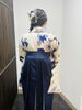 着物とヘアセットで美しく彩る optimale「問屋町レンタル着物TUZUMI　紫の花柄着物×紺袴で迎える卒業式コーデのご紹介」