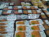 揚げ物もいろいろ揚がっています。「土日はポイント５倍セール！」
