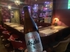 カウンターでビール「カラオケスナック西千葉」