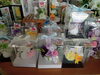 「お盆のお花、お任せください。新しいピンクの看板が目印、南魚沼の花屋、フローリストたかの。」