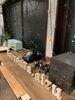 黒電話と昭和のラジオ「蔵から出てきた会津漆器と古道具たち　事務所でお手に取ってご覧いただけます」